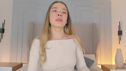 Snapshot of chloe_dee_ chatting on 04/19/26, 02:38 Chloe online show from 04/19/26, 02:38