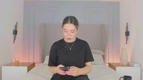 Snapshot of chloe_dee_ chatting on 06/12/26, 11:31 Chloe online show from 06/12/26, 11:31