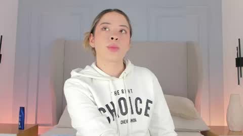 Snapshot of chloe_dee_ chatting on 06/19/26, 12:31 Chloe online show from 06/19/26, 12:31