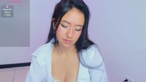 chloe_desire11 online show from 08/05/26, 10:51