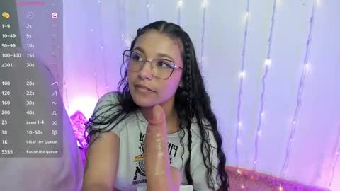 Snapshot of chloe_evans12 chatting on 03/10/25, 05:00 Chloe online show from 03/10/25, 05:00