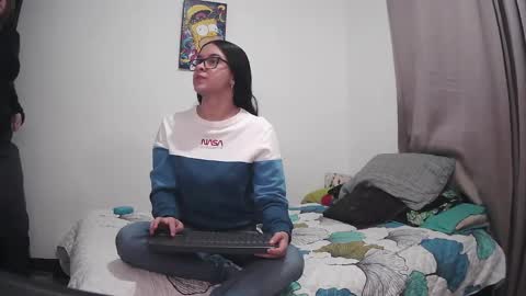 Chloe and Danna online show from 02/10/25, 01:35