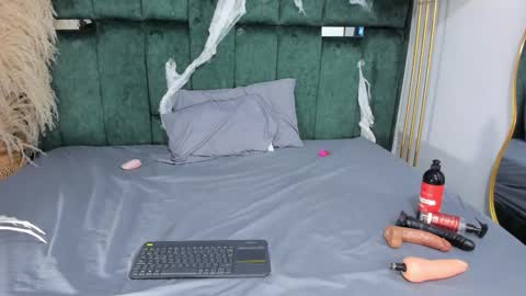 Snapshot of chloe_jackson25 chatting on 10/25/25, 06:57 Chloe online show from 10/25/25, 06:57