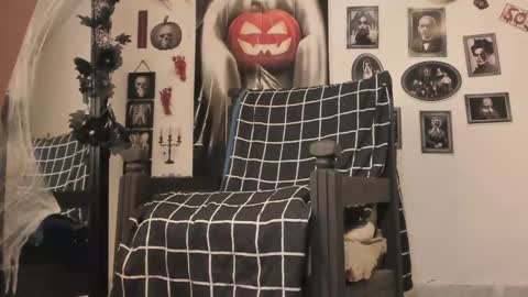 chloe_kisses online show from 10/31/25, 12:06