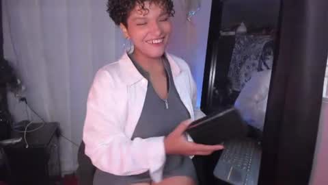 chloe_kisses2 online show from 06/19/26, 11:36