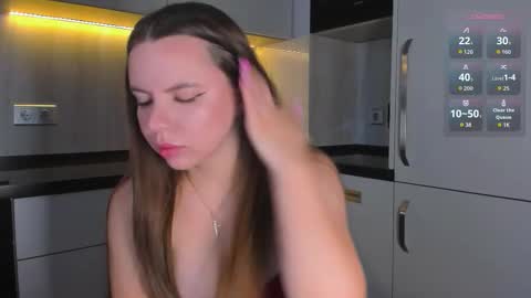 Snapshot of chloe_loo chatting on 10/13/25, 04:34 Chloe online show from 10/13/25, 04:34