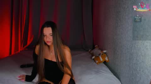 Snapshot of chloe_loo chatting on 10/27/25, 09:08 Chloe online show from 10/27/25, 09:08