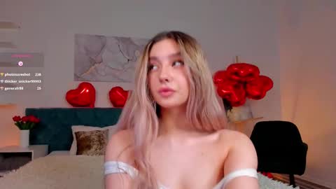 Snapshot of chloe_lov_ chatting on 02/13/25, 04:22 Chloe Lov GTM2 Mon Tue Thu Sat Sun 0400am - 1030m online show from 02/13/25, 04:22