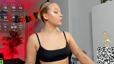 Snapshot of chloe_lov_ chatting on 10/31/25, 01:50 Chloe Lov GTM2 Mon Tue Thu Sat Sun 0400am - 1030m online show from 10/31/25, 01:50