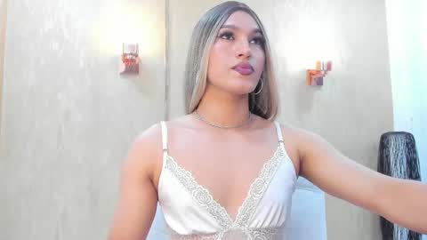 Snapshot of chloe_luxury chatting on 03/06/26, 09:55 chloe_luxury online show from 03/06/26, 09:55