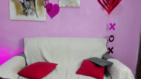 Snapshot of chloe_madisson chatting on 02/14/25, 02:33 chloe online show from 02/14/25, 02:33