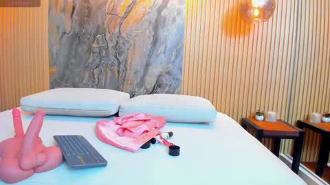  CHLOE  online show from 10/28/25, 08:11