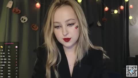 Snapshot of chloe_novel chatting on 10/25/25, 07:19 Chloe online show from 10/25/25, 07:19