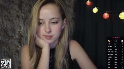 Snapshot of chloe_novel chatting on 11/05/25, 02:55 Chloe online show from 11/05/25, 02:55