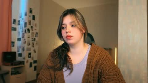 Snapshot of chloe_rozzy chatting on 03/18/26, 04:15 Sendy online show from 03/18/26, 04:15