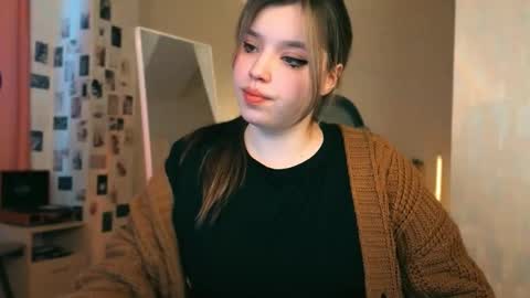 Snapshot of chloe_rozzy chatting on 03/21/26, 03:33 Sendy online show from 03/21/26, 03:33