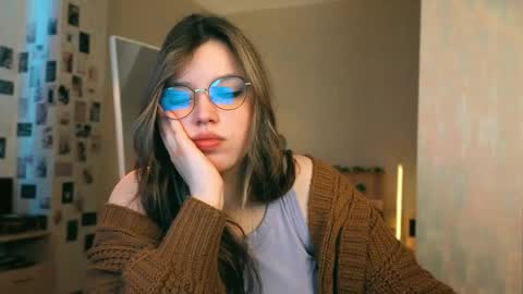 Snapshot of chloe_rozzy chatting on 03/22/26, 03:32 Sendy online show from 03/22/26, 03:32