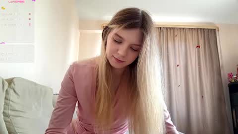 Snapshot of chloe_show chatting on 07/18/26, 11:14 hloe online show from 07/18/26, 11:14