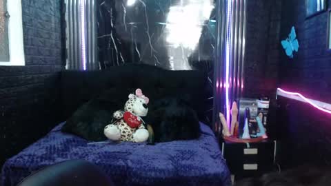Snapshot of chloe_smith5 chatting on 06/23/26, 02:37 chloe_smith5 online show from 06/23/26, 02:37