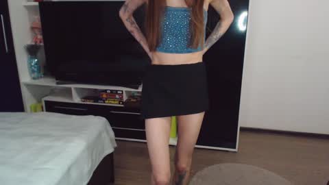 Snapshot of chloe_sunny chatting on 01/27/25, 01:41 Chloe online show from 01/27/25, 01:41