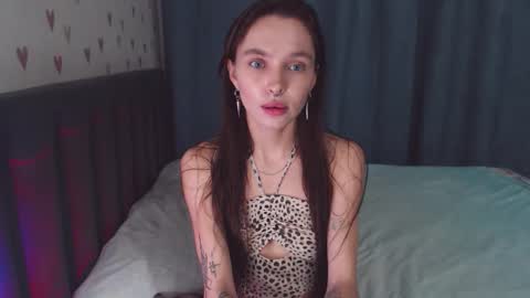 Snapshot of chloe_sunny chatting on 11/12/25, 02:17 Chloe online show from 11/12/25, 02:17