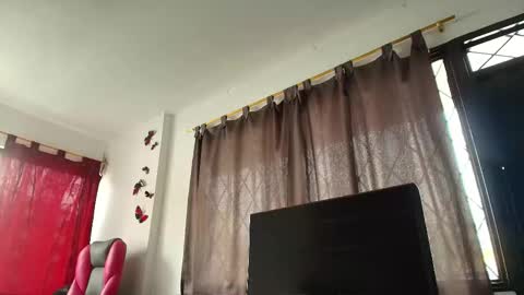 Snapshot of chloe_swarts chatting on 11/02/25, 03:36 Lulu online show from 11/02/25, 03:36