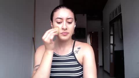 Snapshot of chloe_vahos chatting on 05/01/26, 07:51 Chloe online show from 05/01/26, 07:51