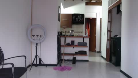 Snapshot of chloe_vahos chatting on 06/23/26, 11:03 Chloe online show from 06/23/26, 11:03