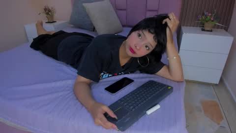   online show from 12/05/25, 02:03