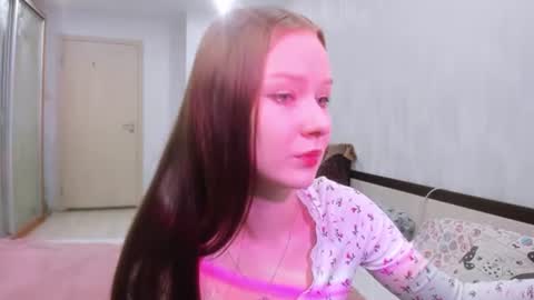 Snapshot of chloe_wifey chatting on 11/15/25, 01:18 chloe wifey online show from 11/15/25, 01:18