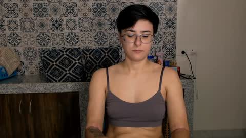 Eva and Sandra online show from 02/08/25, 01:11