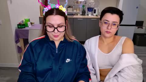 Eva and Sandra online show from 02/25/26, 06:23