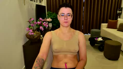 Snapshot of chloe_x_ chatting on 04/17/26, 07:44 Eva and Sandra online show from 04/17/26, 07:44