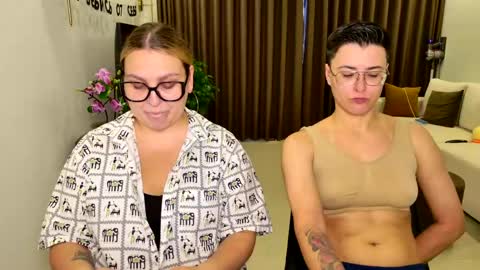 Snapshot of chloe_x_ chatting on 04/19/26, 10:36 Eva and Sandra online show from 04/19/26, 10:36