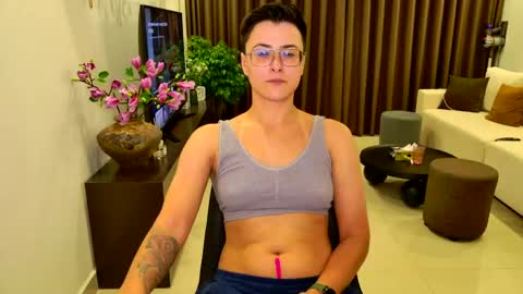 Snapshot of chloe_x_ chatting on 04/24/26, 06:10 Eva and Sandra online show from 04/24/26, 06:10