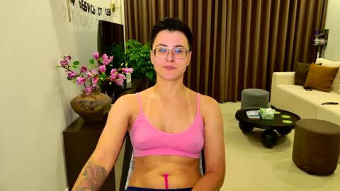 Snapshot of chloe_x_ chatting on 05/05/26, 09:01 Eva and Sandra online show from 05/05/26, 09:01