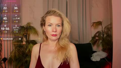 Snapshot of chloeblurr chatting on 04/24/26, 01:13 Julia online show from 04/24/26, 01:13