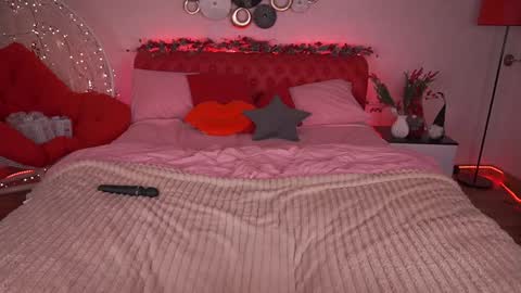 Snapshot of chloebright chatting on 12/23/24, 12:14 chloebright online show from 12/23/24, 12:14