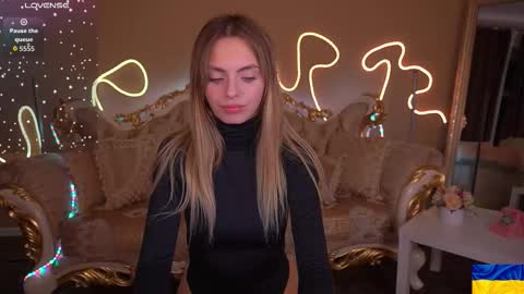 Snapshot of chloebright chatting on 10/01/25, 08:04 chloebright online show from 10/01/25, 08:04