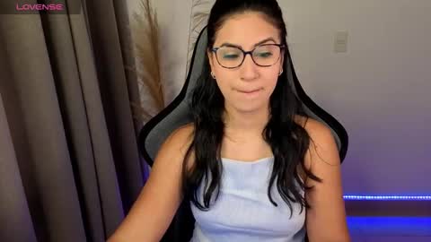 Snapshot of chloebum_ chatting on 04/27/26, 10:57 Chloe online show from 04/27/26, 10:57