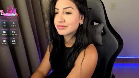 Snapshot of chloebum_ chatting on 04/28/26, 11:04 Chloe online show from 04/28/26, 11:04