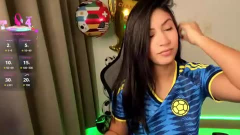 Snapshot of chloebum_ chatting on 06/17/26, 11:01 Chloe online show from 06/17/26, 11:01