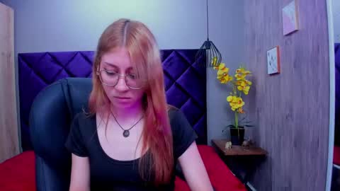 Snapshot of chloecampbell03 chatting on 10/09/25, 03:10 chloecampbell03 online show from 10/09/25, 03:10