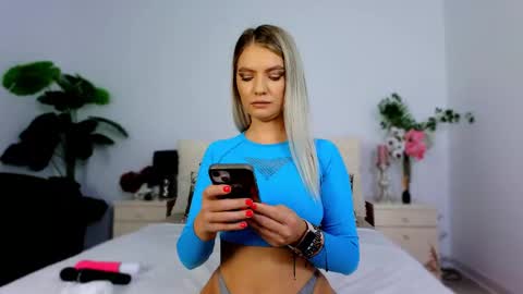 Chloe online show from 10/01/25, 04:18