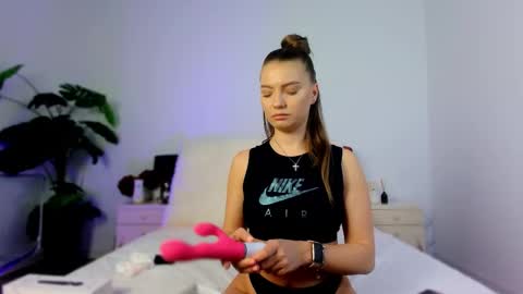 Snapshot of chloecheryy chatting on 01/19/26, 06:17 Chloe online show from 01/19/26, 06:17