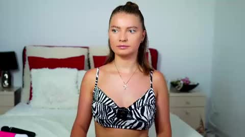 Snapshot of chloecheryy chatting on 07/17/26, 06:20 Chloe online show from 07/17/26, 06:20