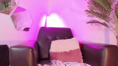 Chloe  online show from 02/19/25, 12:03