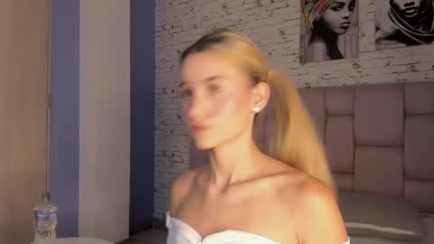 Snapshot of chloeelaurent chatting on 10/13/25, 07:03 ChloeeLaurent online show from 10/13/25, 07:03
