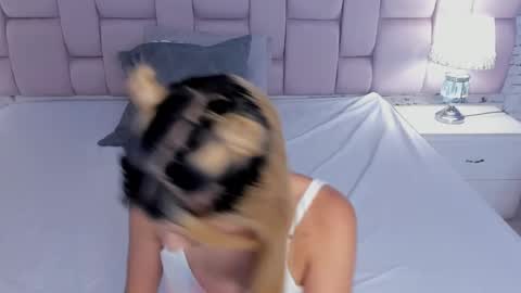 Snapshot of chloeelaurent chatting on 10/18/25, 04:48 ChloeeLaurent online show from 10/18/25, 04:48