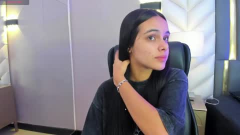  Chloe Harper  online show from 04/12/26, 12:21